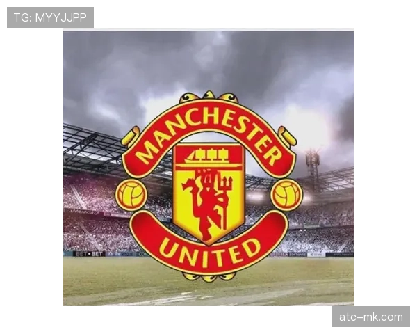 老特拉福德响起掌声,曼联小将不惜体力奔跑逼抢,抽筋后仍试图站起 老特拉福德响起掌声,曼联小将不惜体力奔跑逼抢,抽筋后仍试图站起